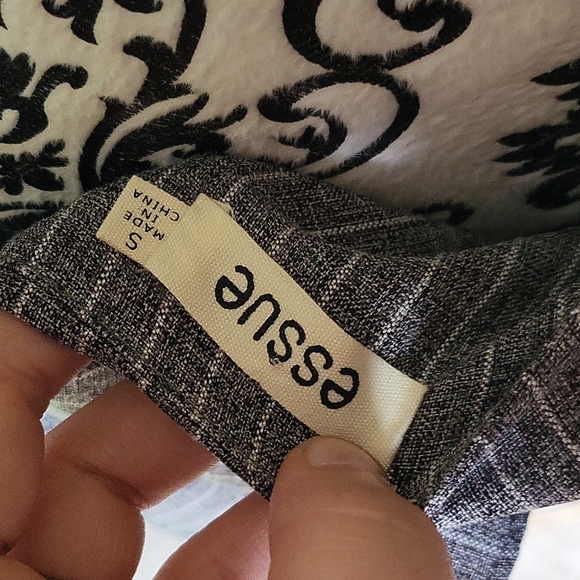 Essue Top - Picture 7 of 9